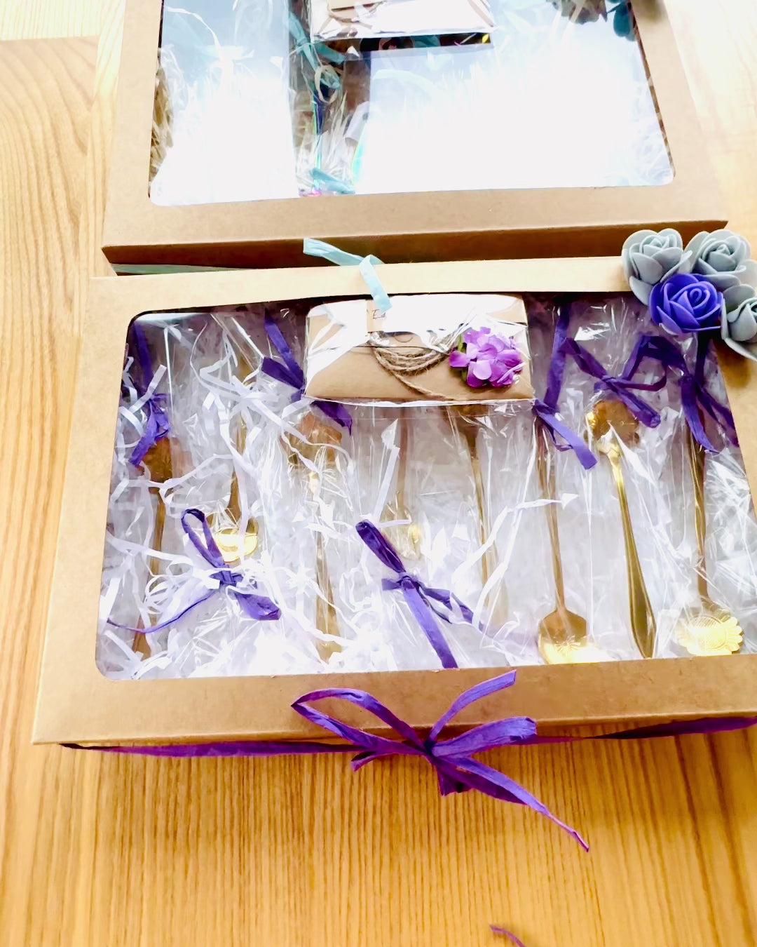 Zestaw Łyżeczek "Kwiatowa Rapsodia" - personalisering med gravyr som present, 2 varianter att välja mellan