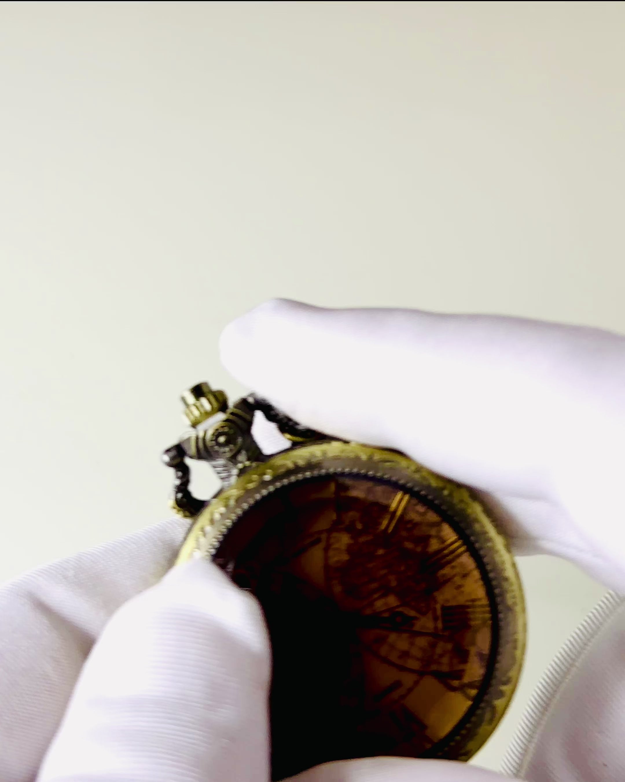 Klassisk Kvarts Fickur med Världskarta – Hänge med Kedja i Vintage-stil för Henne och Honom, gravyr