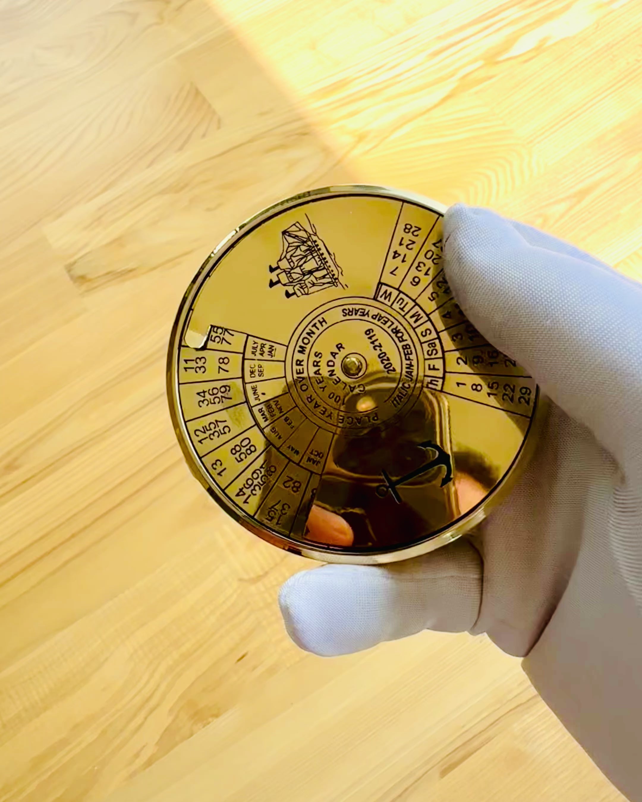 Evighetskalender Havssegling – Mässingskalender 100 år – möjlighet till gravyr som gåva