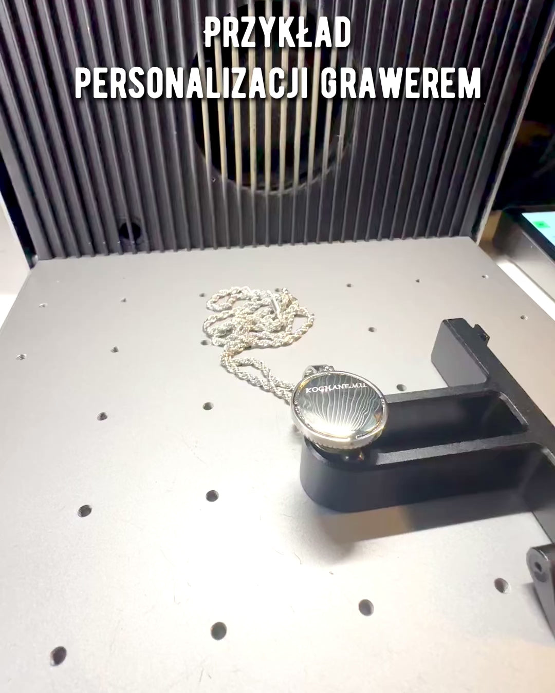 Halsband med Kompasshänge i Glamourstil med Cubic Zirconia för Kvinnor och Män - 2 alternativ att välja mellan, personalisering med gravyr som present