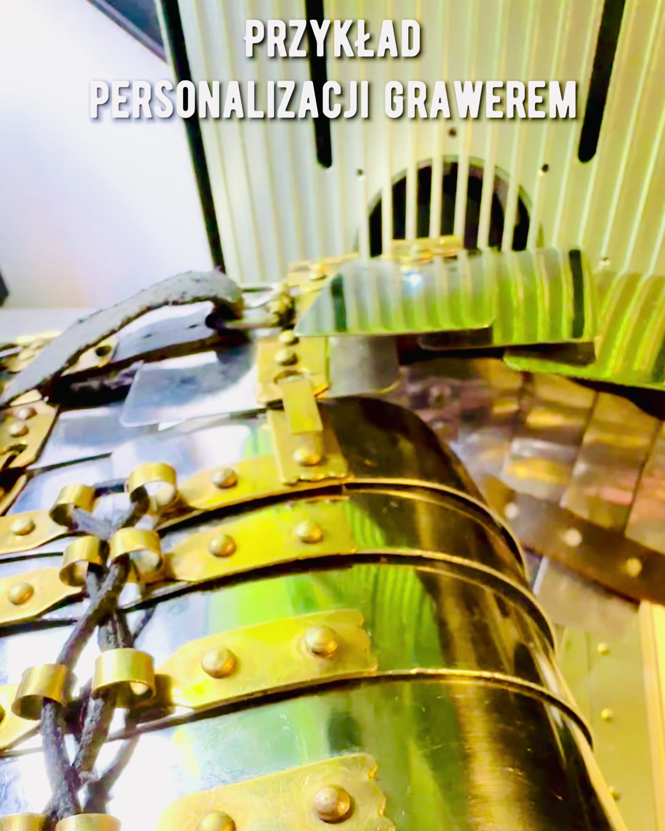 Stads Krigares Rustning - Handgjord, Möjlighet till Gravyr, Höjd Cirka 40 cm