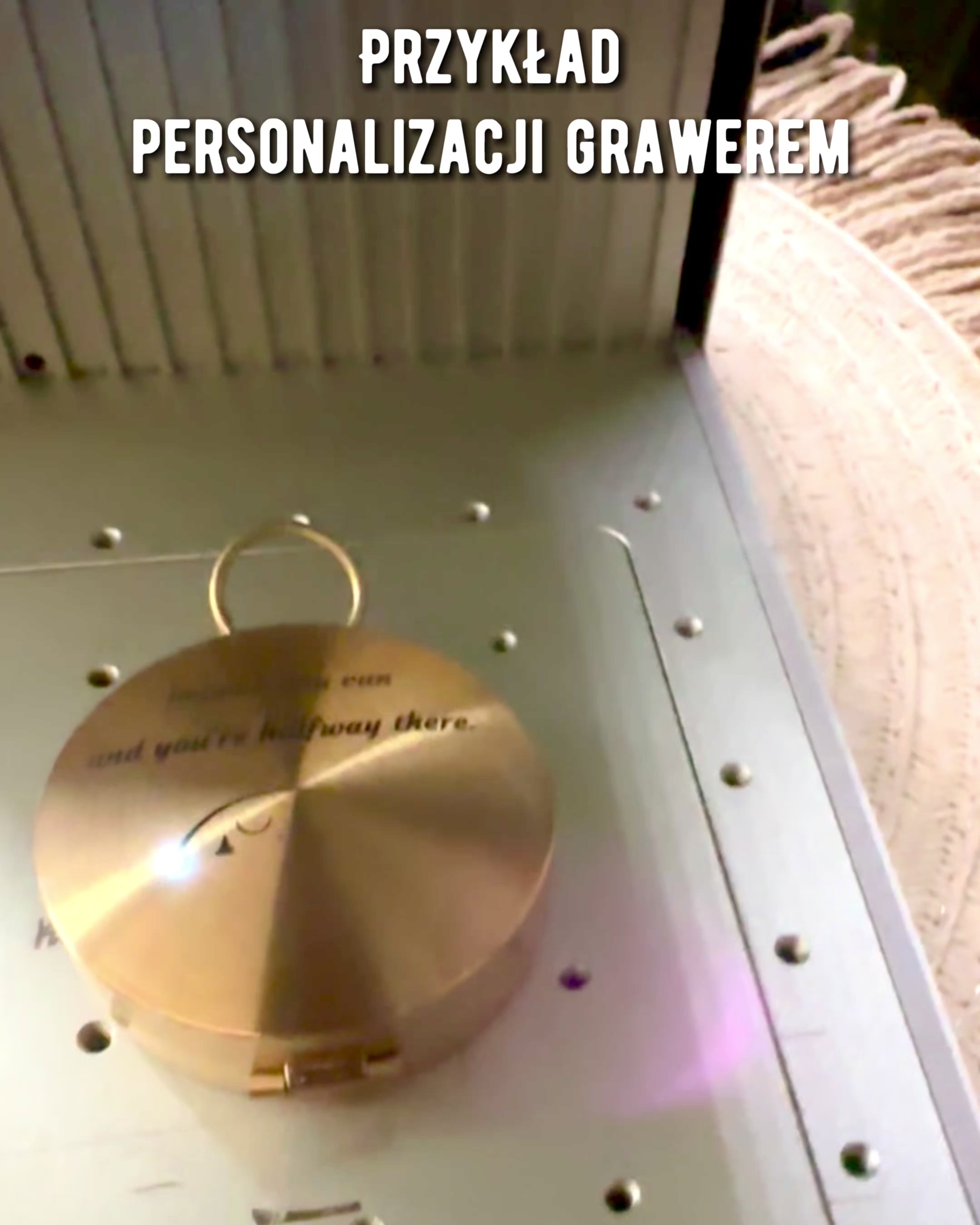 Retro-stil Navigationskompass – Bärbart och Precist Instrument för Riktning för Resenärer och Upptäcktsresande. Gravyr, personalisering.