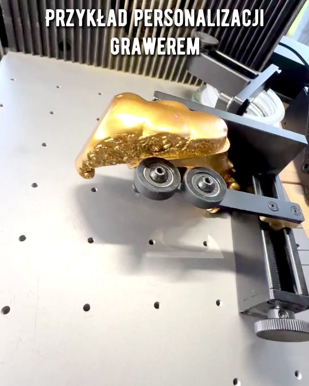 Figur "Evig Kärlek" färg guld - 11 cm, Liten Dekorativ Figur med Graveringsalternativ