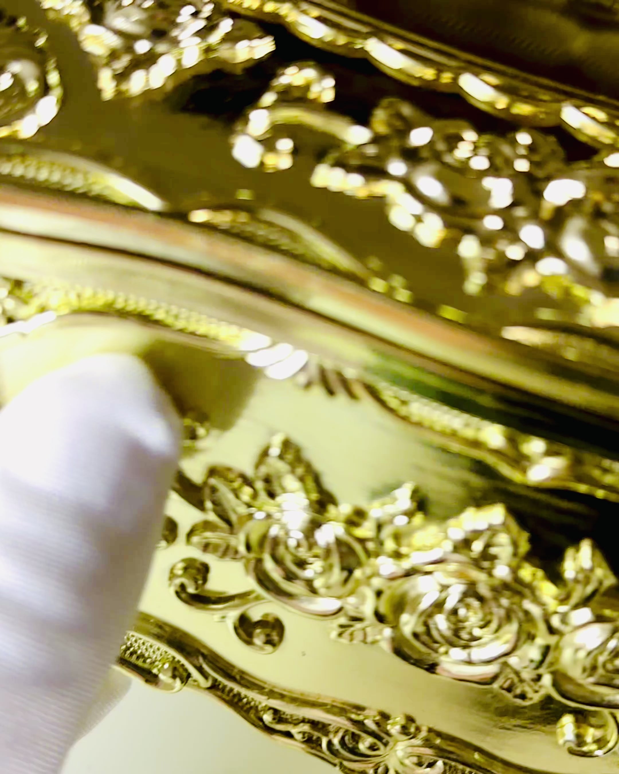 Elegant Låda för Näsdukar med Präglade Blommor - Servetthållare