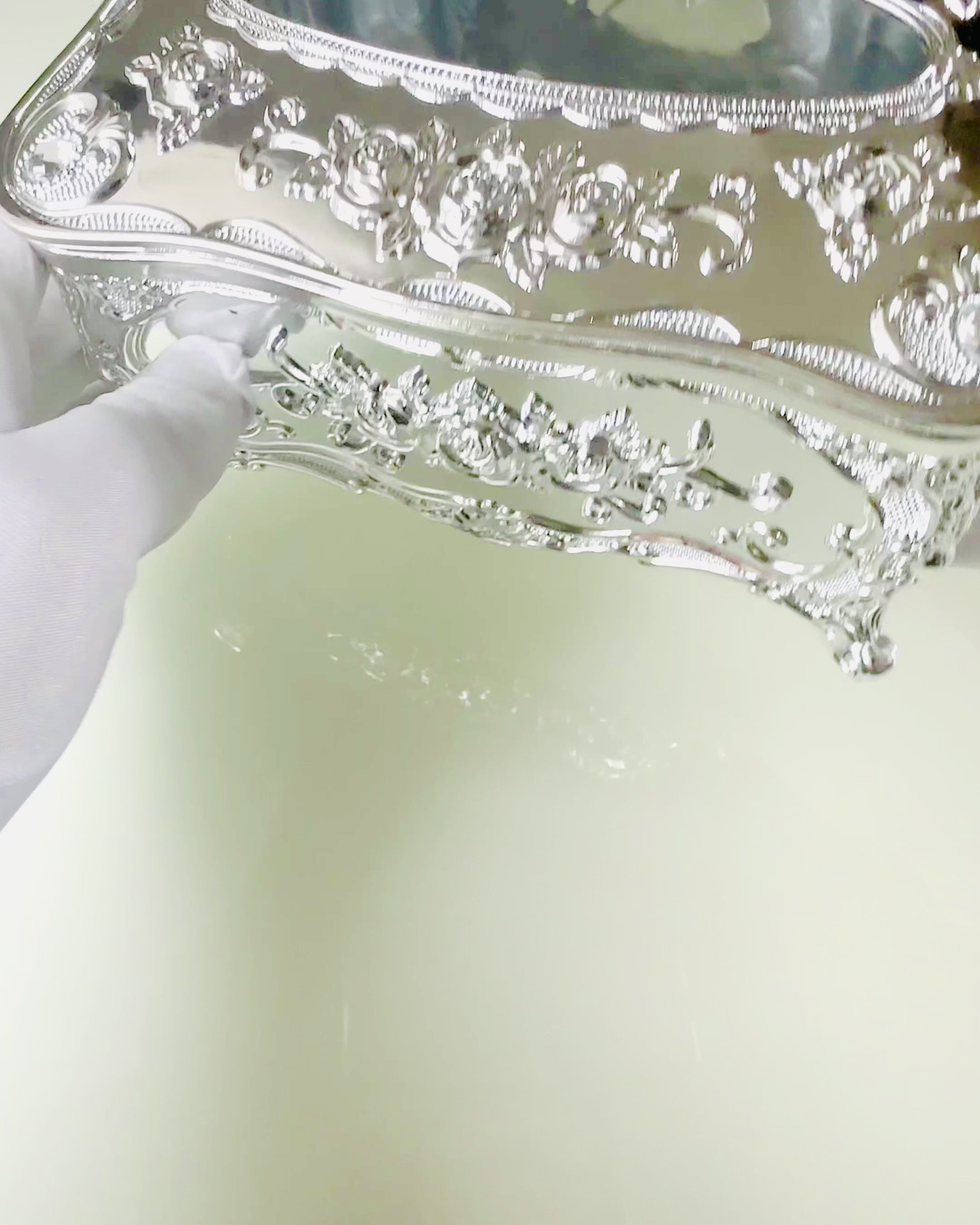 Elegant Låda för Näsdukar med Präglade Blommor - Servetthållare