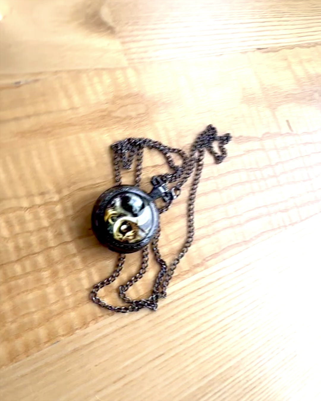 Fickur "Drakens Cirkel 2" – en stilfull accessoar med en touch av magi - personalisering med gravyr som present