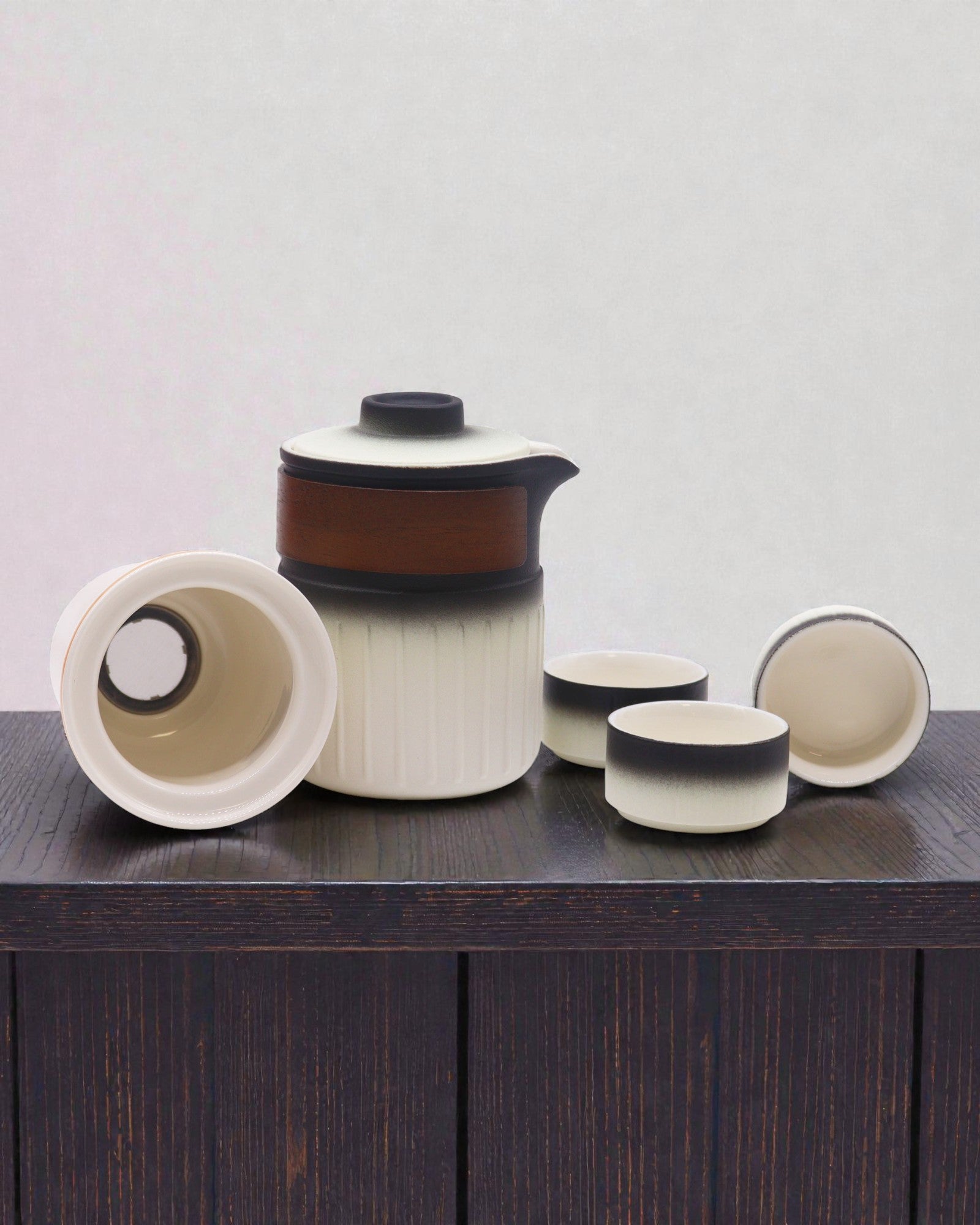 Tre vänners resa – Turistiskt keramiskt set med tekanna och 3 koppar