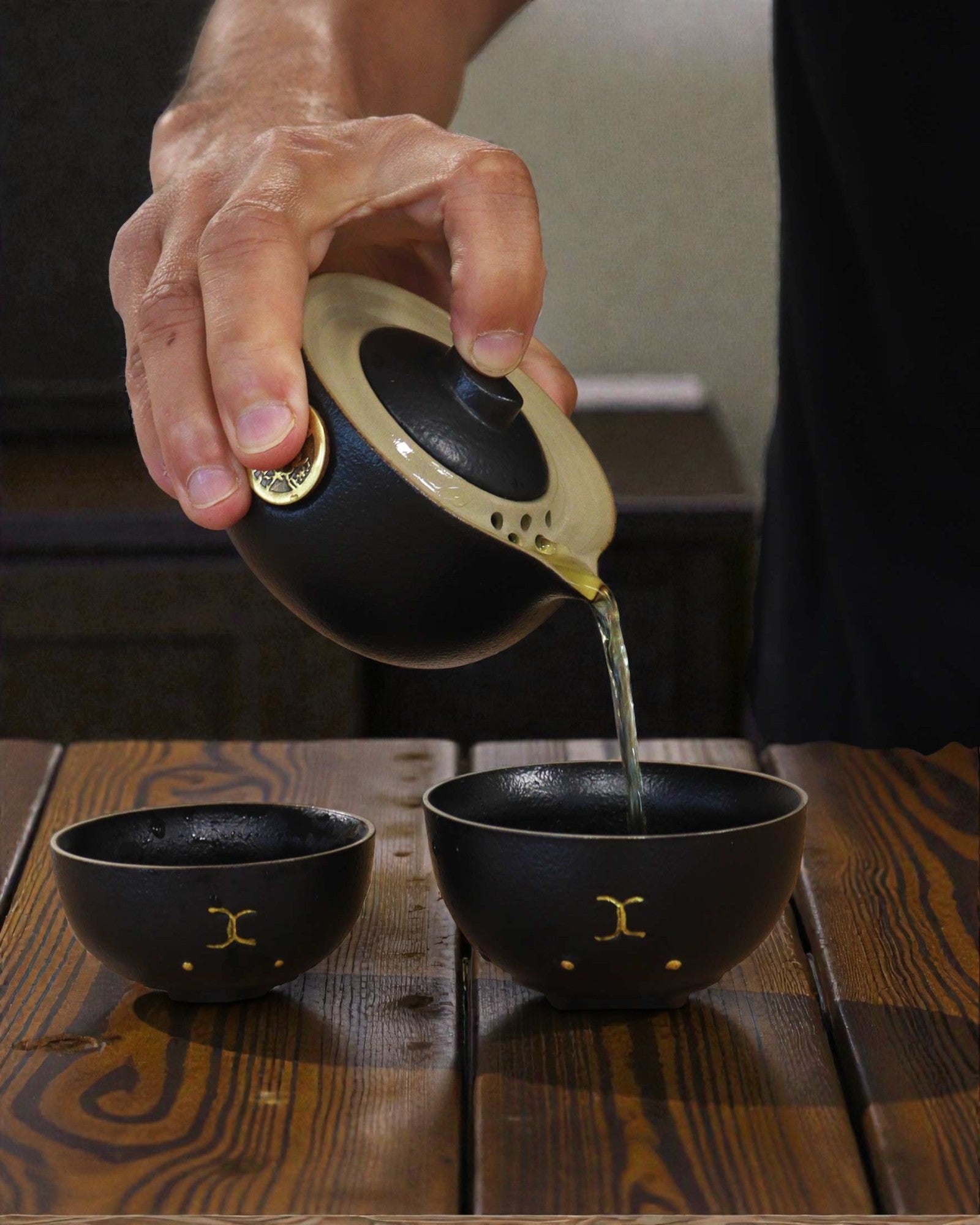 Svart lyckokatt – teset med 2 koppar (Svart)