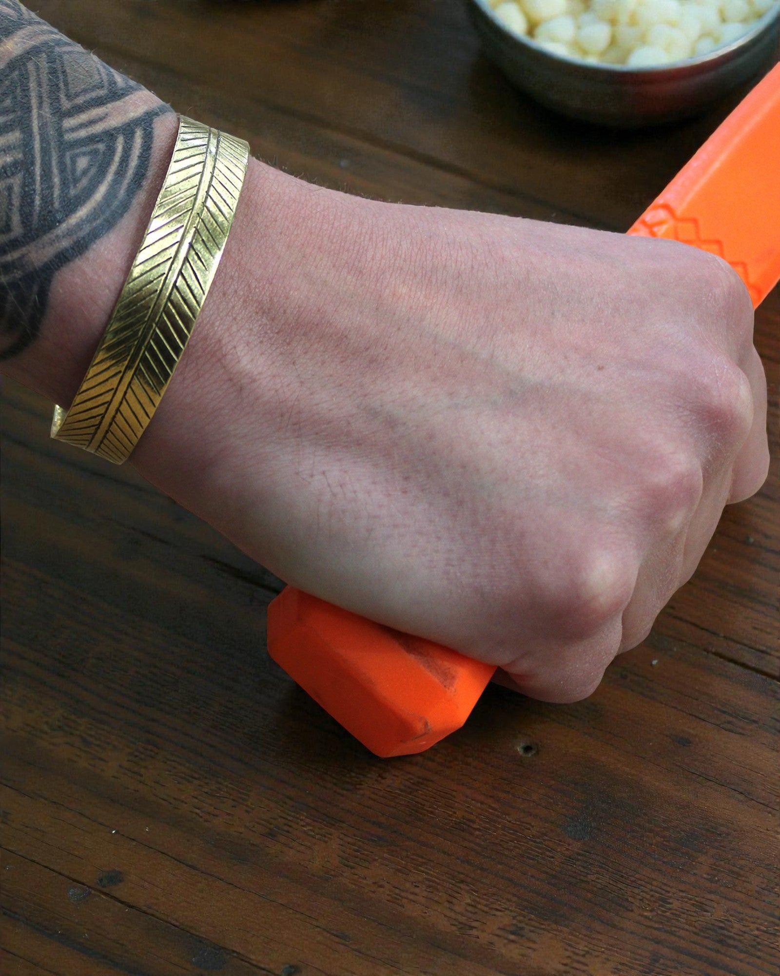 Tibetansk mässingsarmband Gyllene blad – Bred tribal