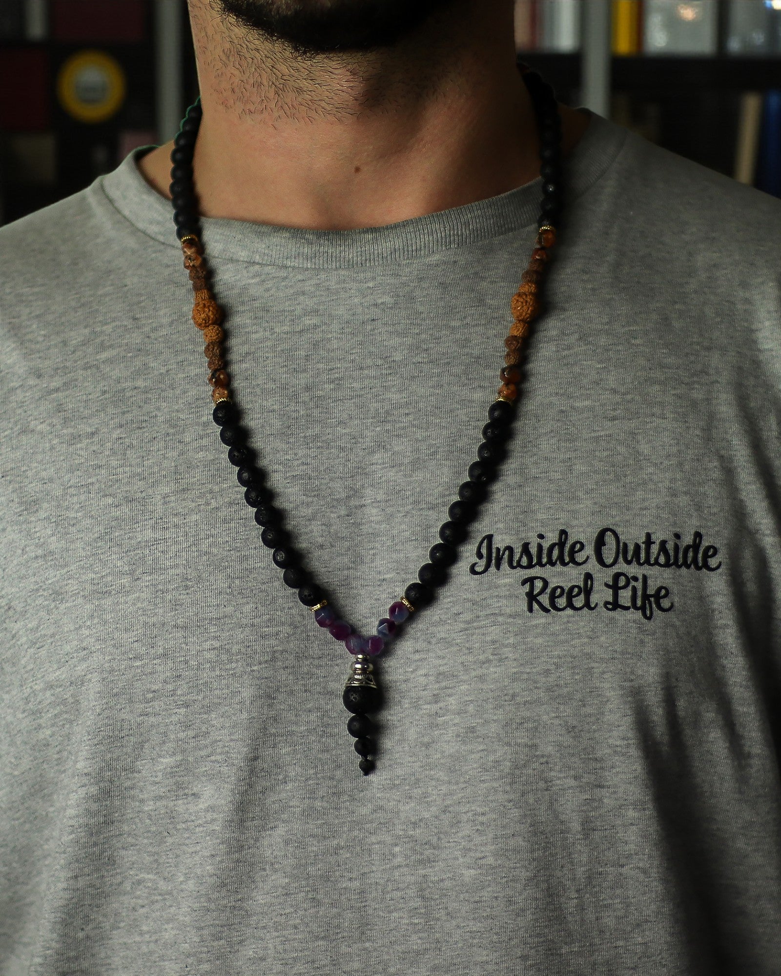 Halsband Vulkanens essens – Omfamnandet av den mörka sidan