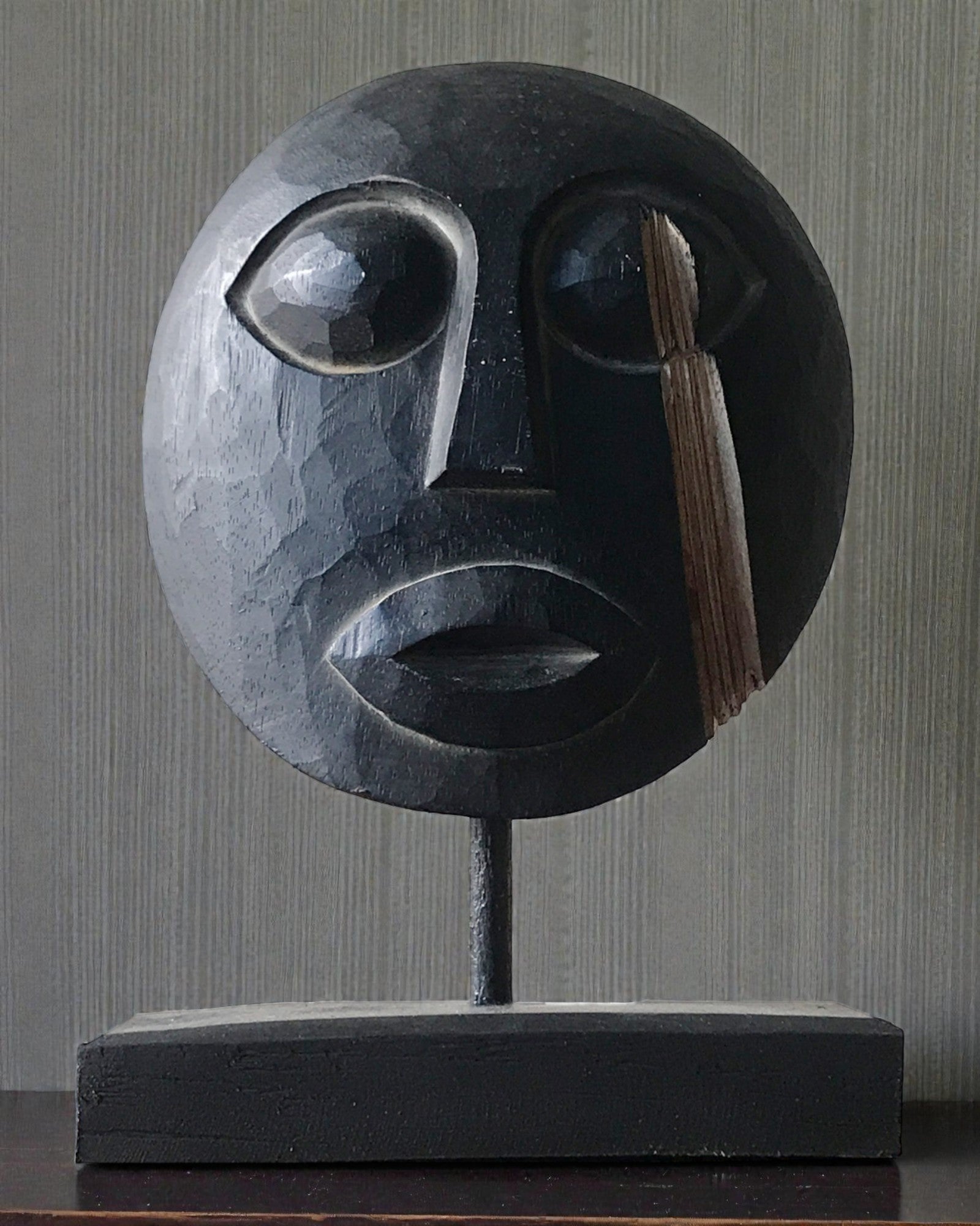 Timoresisk mask Förfädernas väktare 27x20 cm – Svart