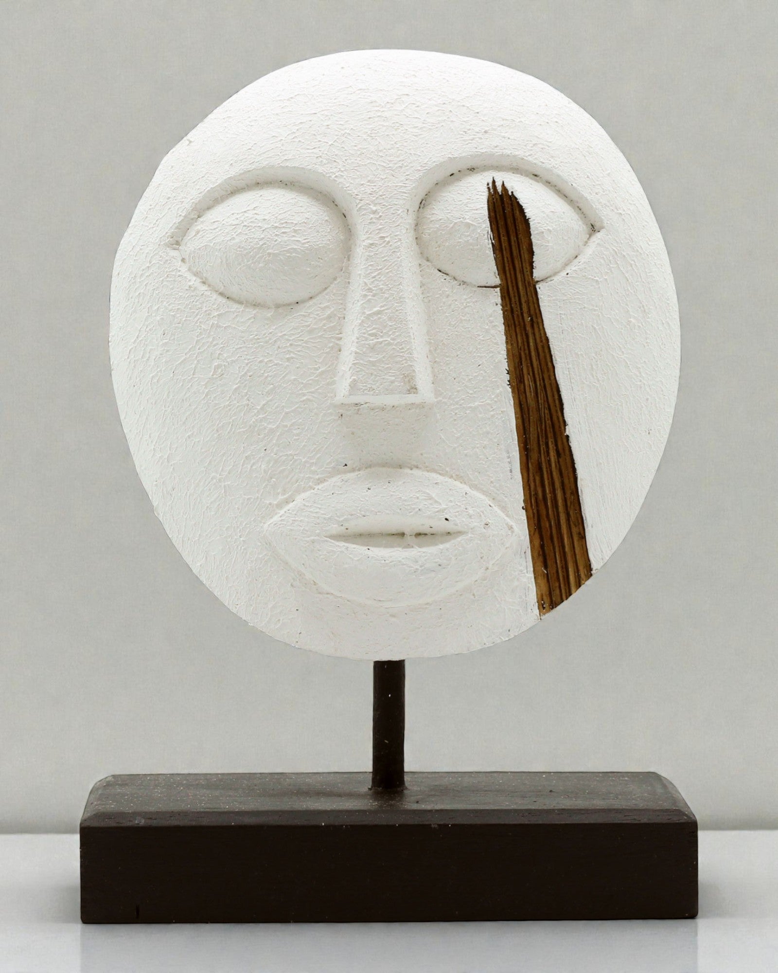 Timoresisk mask Förfädernas väktare 27x20 cm – Vit