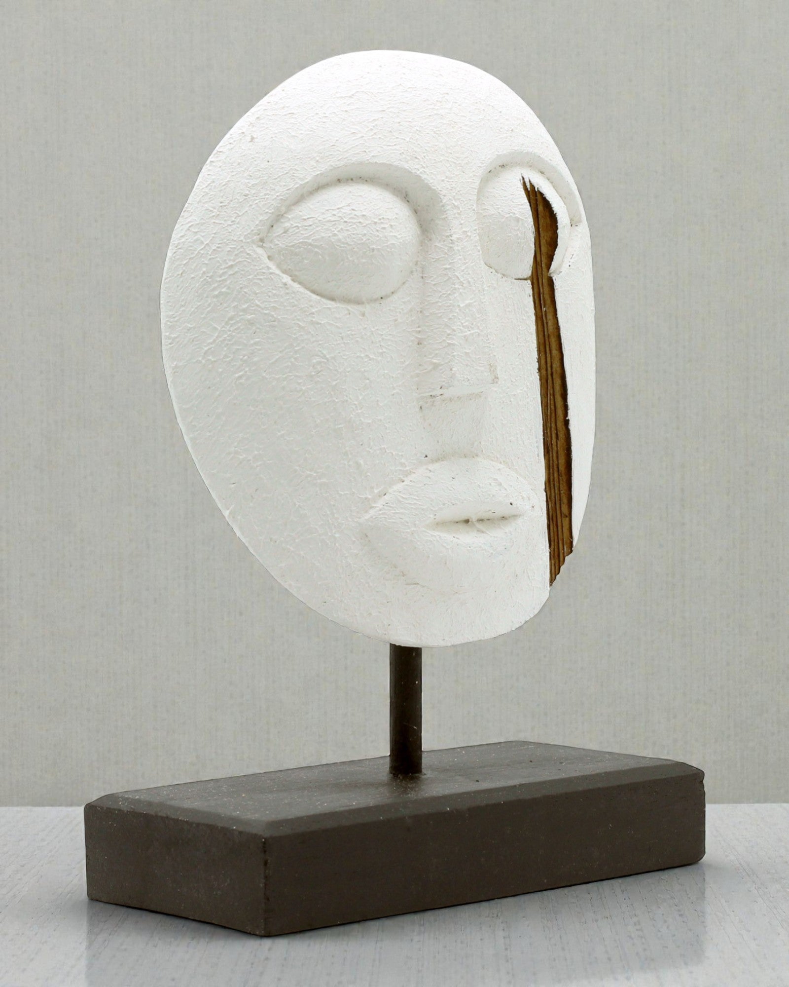 Timoresisk mask Förfädernas väktare 27x20 cm – Vit