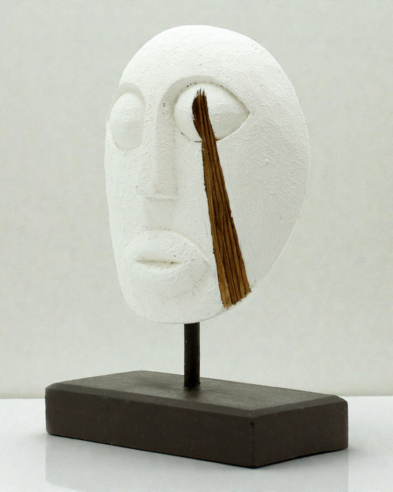 Timoresisk mask Förfädernas väktare 27x20 cm – Vit