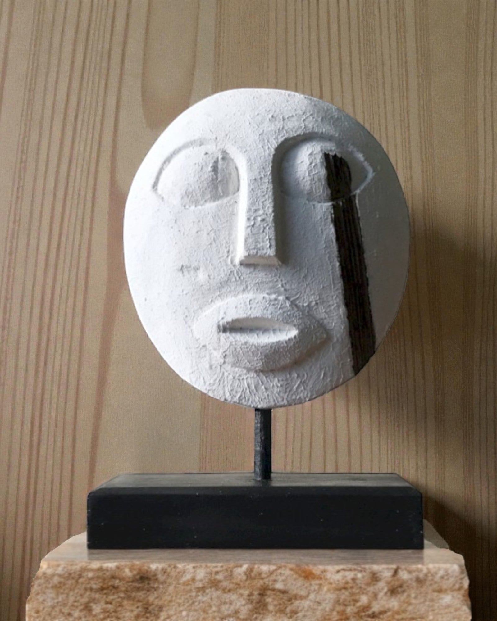 Timoresisk mask Förfädernas väktare 27x20 cm – Vit