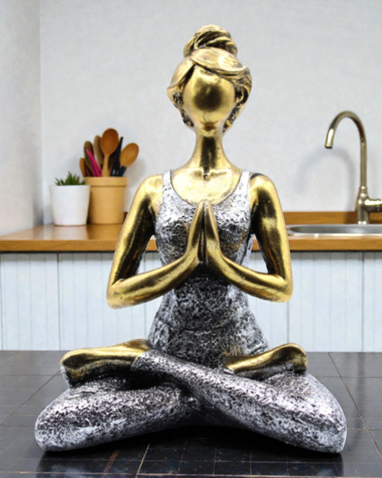 Kvinnlig figur 24 cm – Yoga guld-silver klassik