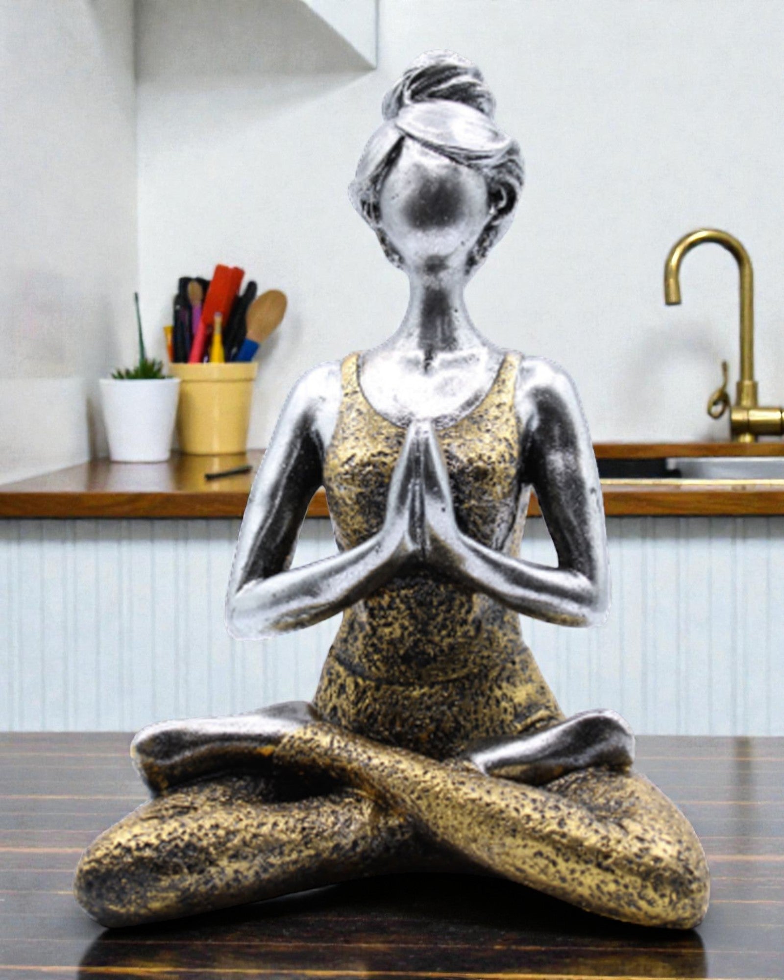 Kvinnlig figur 24 cm – Yoga silver-guld balans