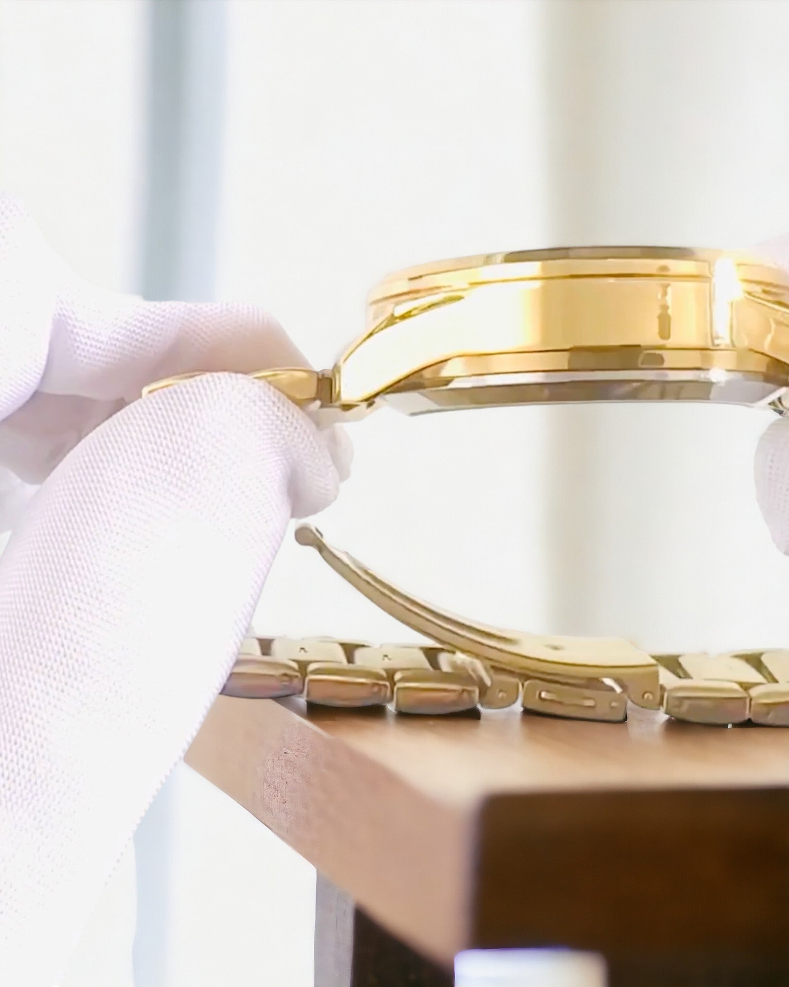 Herrsportklocka med dubbelsidig, genomskinlig kvartsrörelse och armband i aluminium – Perfekt som present. Anpassning med gravyr