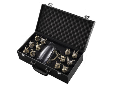 Set med 12 snapsglas à 25ml + karaff 250ml, med möjlighet till personlig gravyr