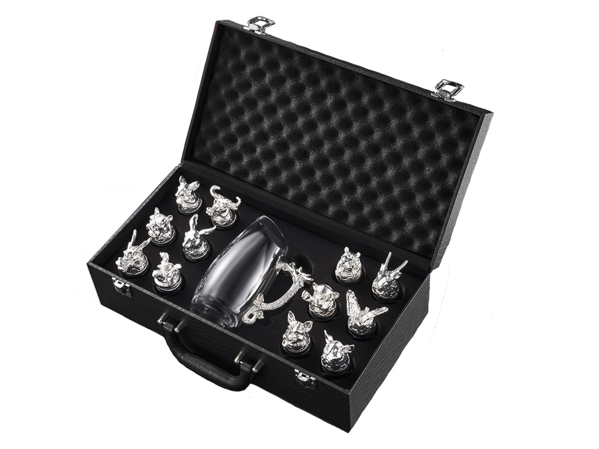 Set med 12 snapsglas à 25ml med karaff 250ml, med möjlighet till personlig gravyr