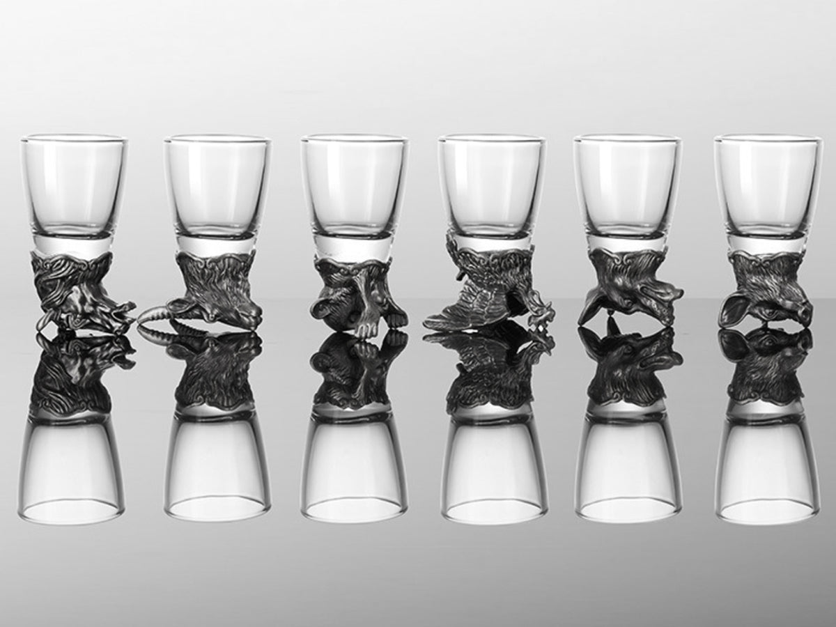 Set med 12 snapsglas à 25ml med karaff 250ml, med möjlighet till personlig gravyr