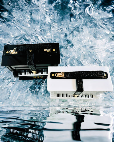 Damväska “Elegancki Fortepian” i Svart och Vitt