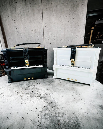 Damväska “Elegancki Fortepian” i Svart och Vitt