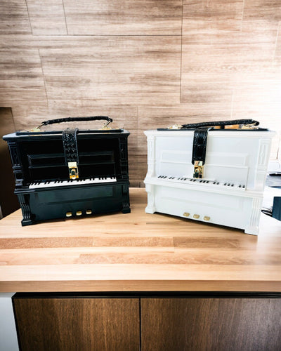 Damväska “Elegancki Fortepian” i Svart och Vitt