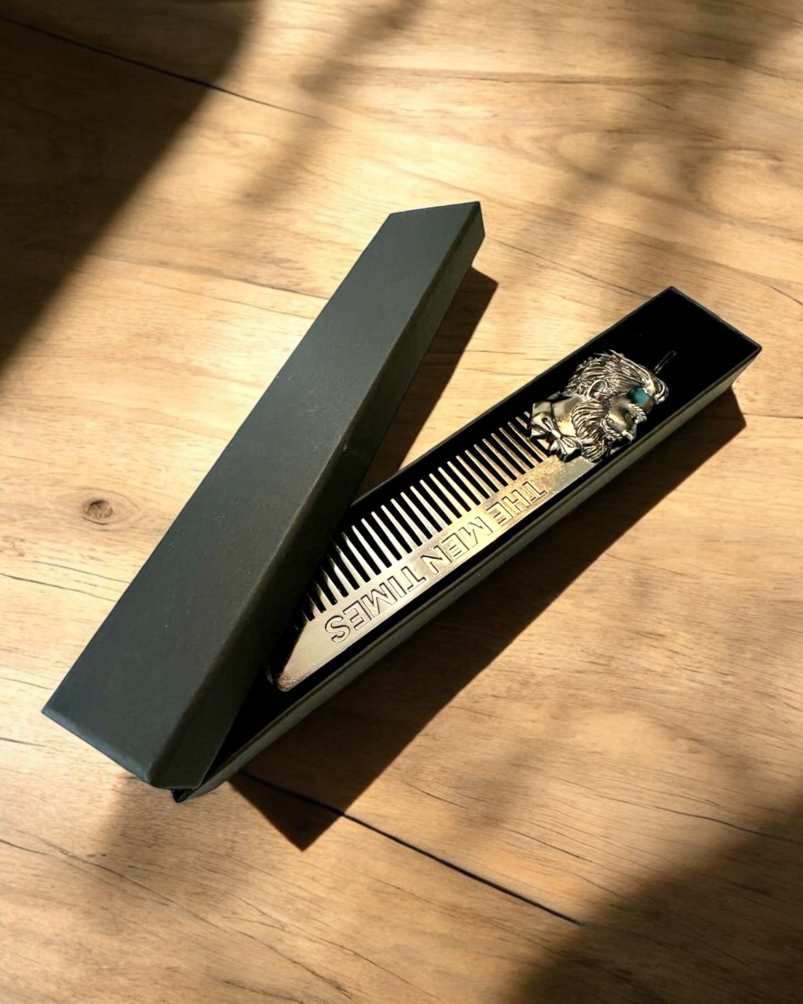 GroomMaster - Elegant Metallkam med Gravyr, personlig anpassning med gravyr