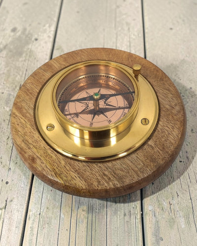 Elegant Dekorativ Kompass med Mässingsdetaljer, Personlig Gravyr, 15 cm, Perfekt Present för Resenärer, Tillverkad av Trä och Glas
