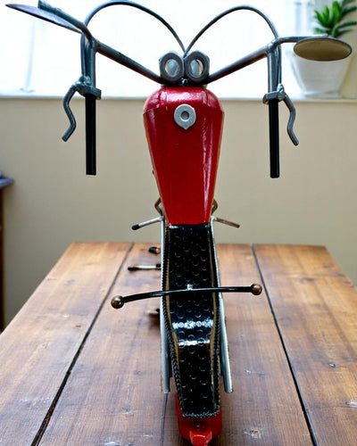 Metallvinställ 40 cm långt, i form av en motorcykel med möjlighet till gravyr som present