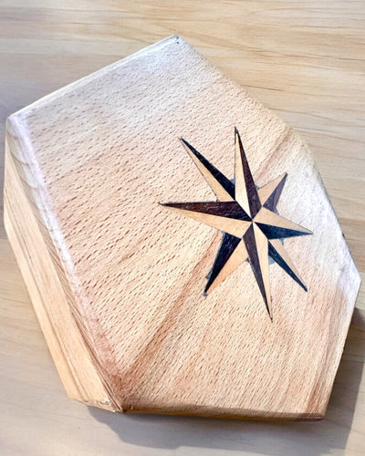 Kaptens Kompass Explorer 2 – möjlighet till personlig gravyr som gåva, finns i 2 färgvarianter