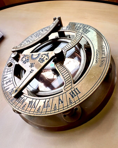 Kaptens Kompass Explorer 2 – möjlighet till personlig gravyr som gåva, finns i 2 färgvarianter