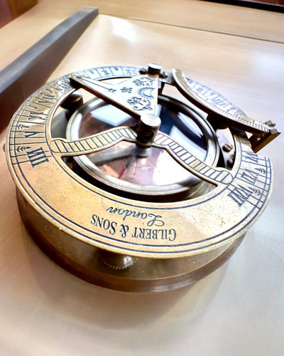 Kaptens Kompass Explorer 2 – möjlighet till personlig gravyr som gåva, finns i 2 färgvarianter