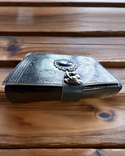 Premium Dagbok, Antik design, Läderanteckningsbok "Magisk Krönika" 200 sidor, 2 alternativ att välja mellan, personalisering med gravyr