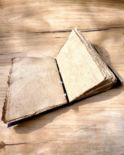 Premium Dagbok, Antik design, Läderanteckningsbok "Magisk Krönika" 200 sidor, 2 alternativ att välja mellan, personalisering med gravyr