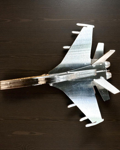 Metallmodell av Jaktflygplan "SkyRaptor" – rostfritt stål, personlig gravyr som present