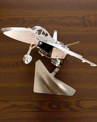 Metallmodell av Jaktflygplan "SkyRaptor" – rostfritt stål, personlig gravyr som present