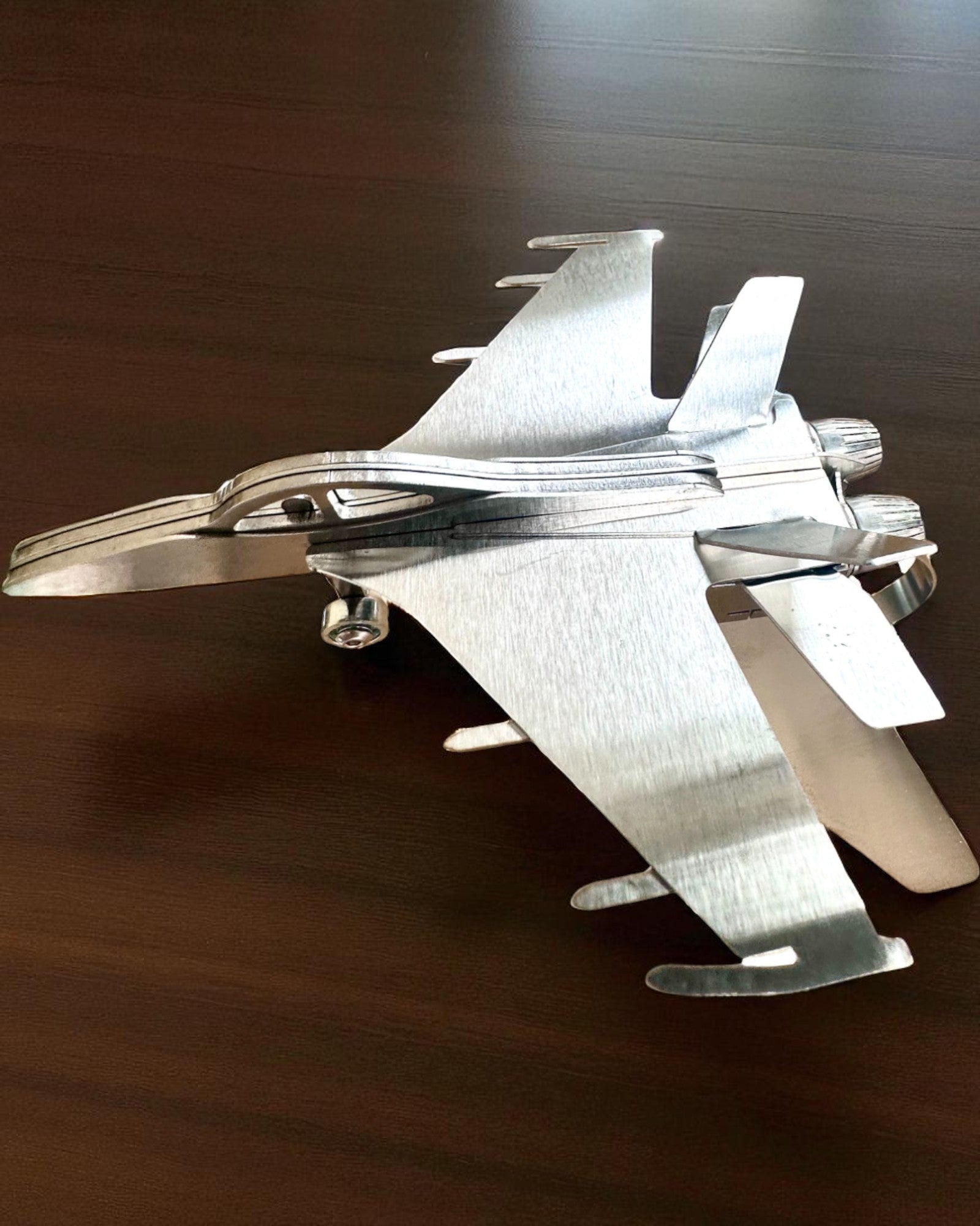 Metallmodell av Jaktflygplan "SkyRaptor" – rostfritt stål, personlig gravyr som present