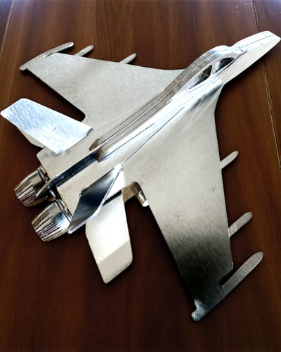 Metallmodell av Jaktflygplan "SkyRaptor" – rostfritt stål, personlig gravyr som present
