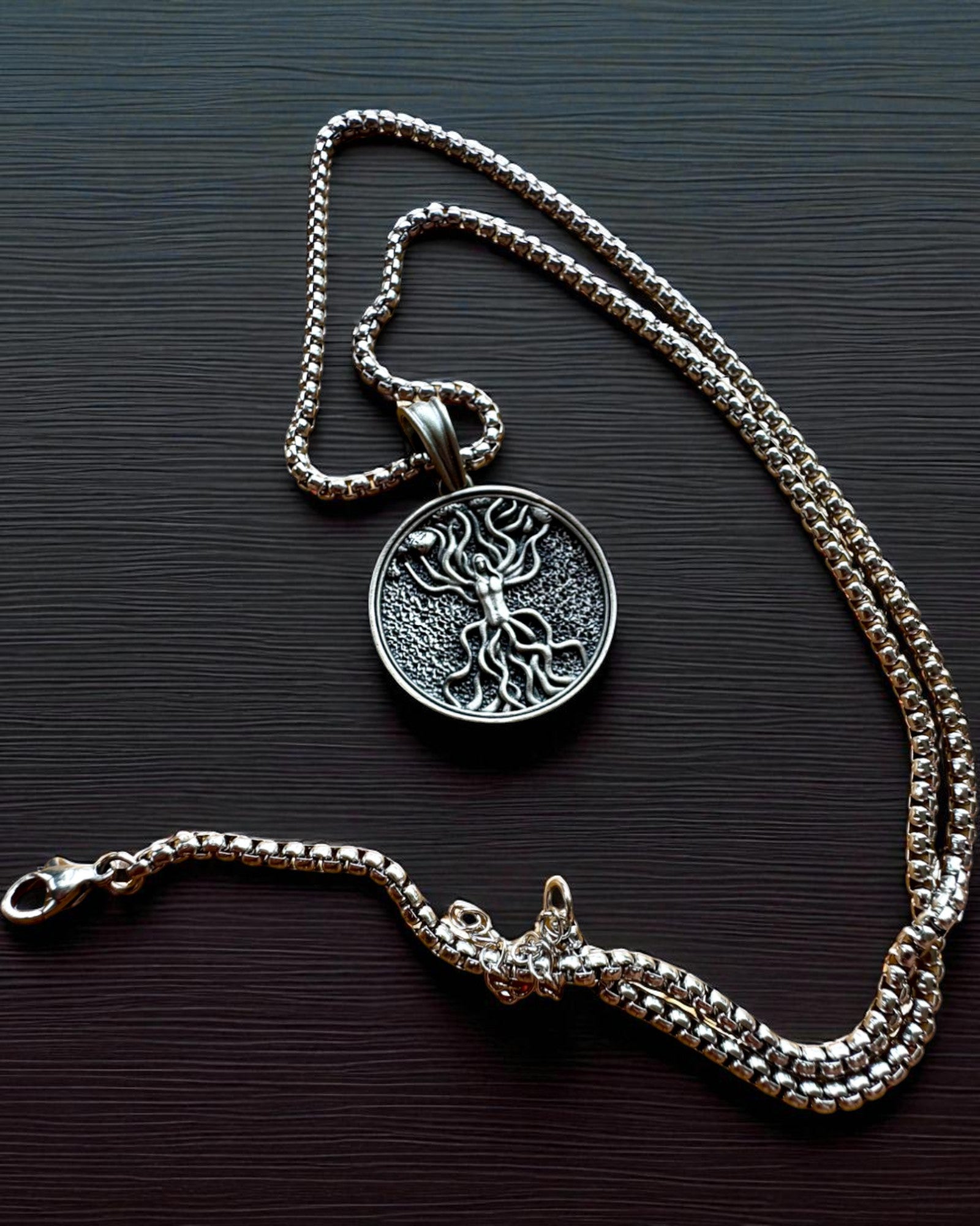 Amulett Livets Träd med Graveringsmöjlighet - halsband "Naturens Vitalitet", personalisering