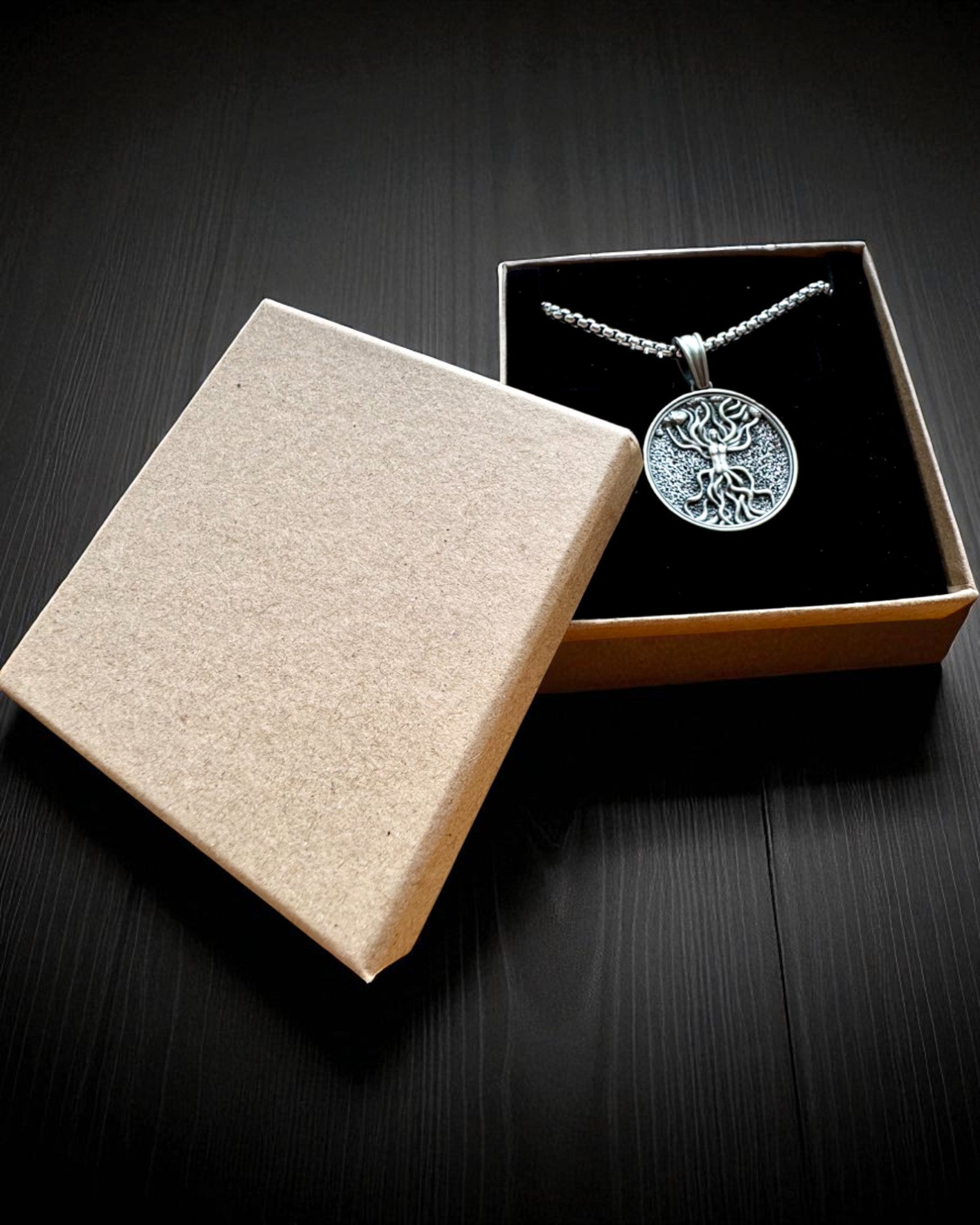 Amulett Livets Träd med Graveringsmöjlighet - halsband "Naturens Vitalitet", personalisering