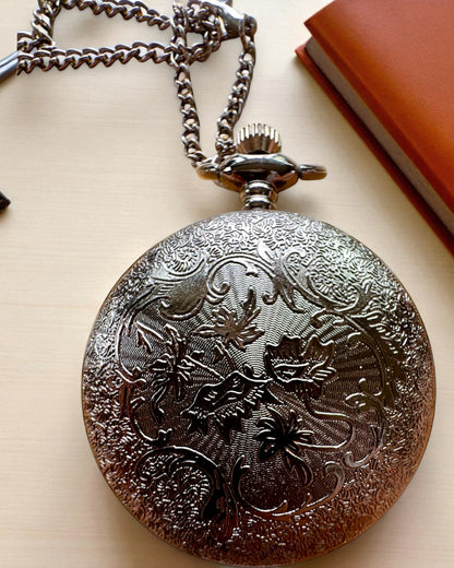 Svart Fickur "Midnight Elegance", personalisering som present med gravyr