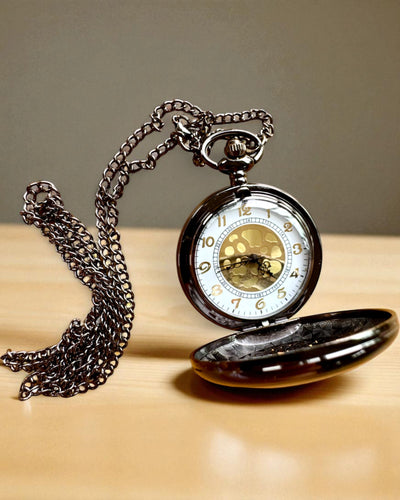 Svart Fickur "Midnight Elegance", personalisering som present med gravyr