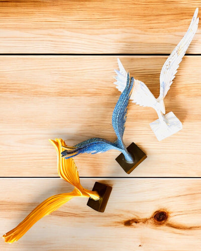 Elegant Änglavingefigur 33 cm hög – "Skridskande Väktare", möjlighet till personlig gravyr som present, personalisering, 3 färgvarianter