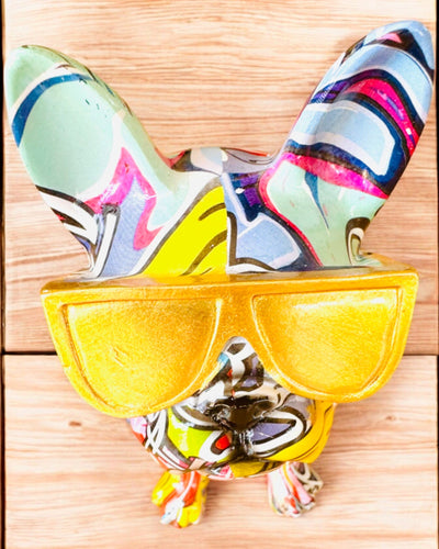 Färgglad Bulldog med Glasögon - Unik Inredningsdekoration, dekorativ figur som present, personalisering med gravyr