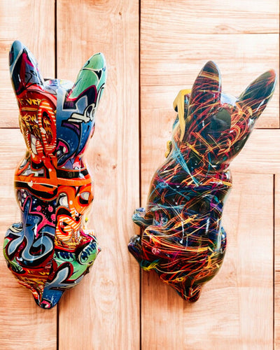 Färgglad Bulldog med Glasögon - Unik Inredningsdekoration, dekorativ figur som present, personalisering med gravyr