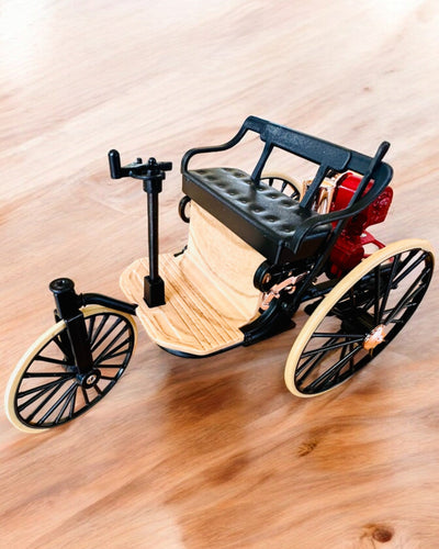Retro Trehjulig Benz Patent-Motorwagen - Samlarmodell, personalisering med gravyr som present