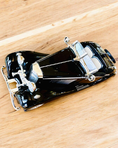 Miniatyrmodell av klassiska retrobilar - möjlighet till personlig anpassning som present med gravyr, 3 varianter att välja mellan