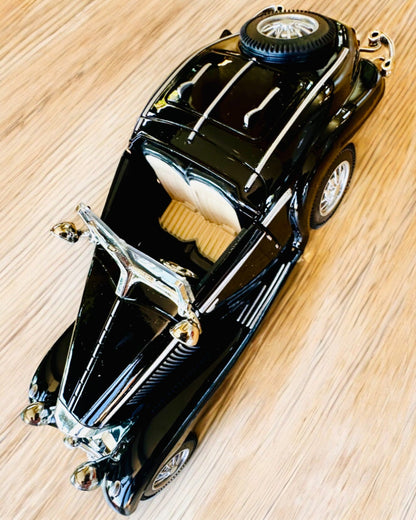 Miniatyrmodell av klassiska retrobilar - möjlighet till personlig anpassning som present med gravyr, 3 varianter att välja mellan